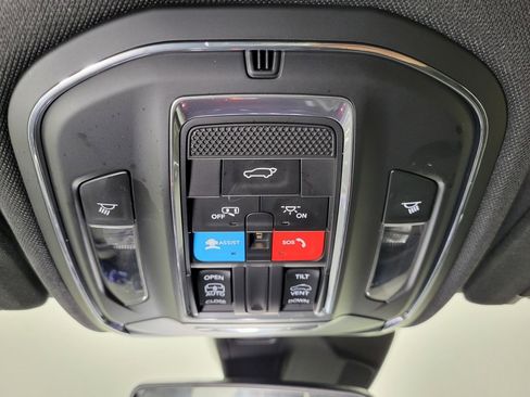 Used 2024 Jeep Grand Cherokee L Altitude image 13