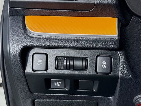 Used 2017 Subaru Crosstrek 2.0i Premium image 14