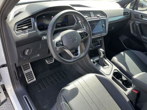 Used 2024 Volkswagen Tiguan SE R-Line image 12