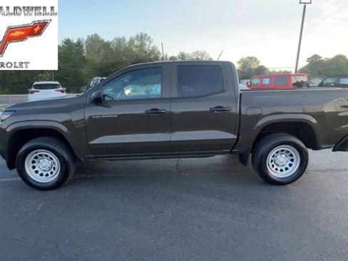 Used 2023 Chevrolet Colorado W/T RWD image 5