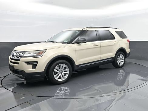 Certified 2018 Ford Explorer XLT w/ Equipment Group 202A AWD/4WD image 2