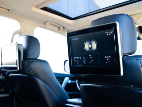 Used 2017 Toyota Land Cruiser image 28