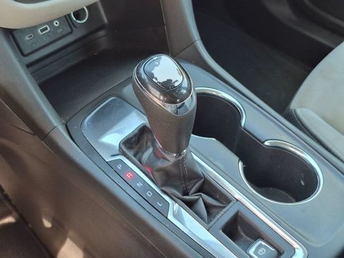 Used 2021 Chevrolet Equinox LS FWD image 20