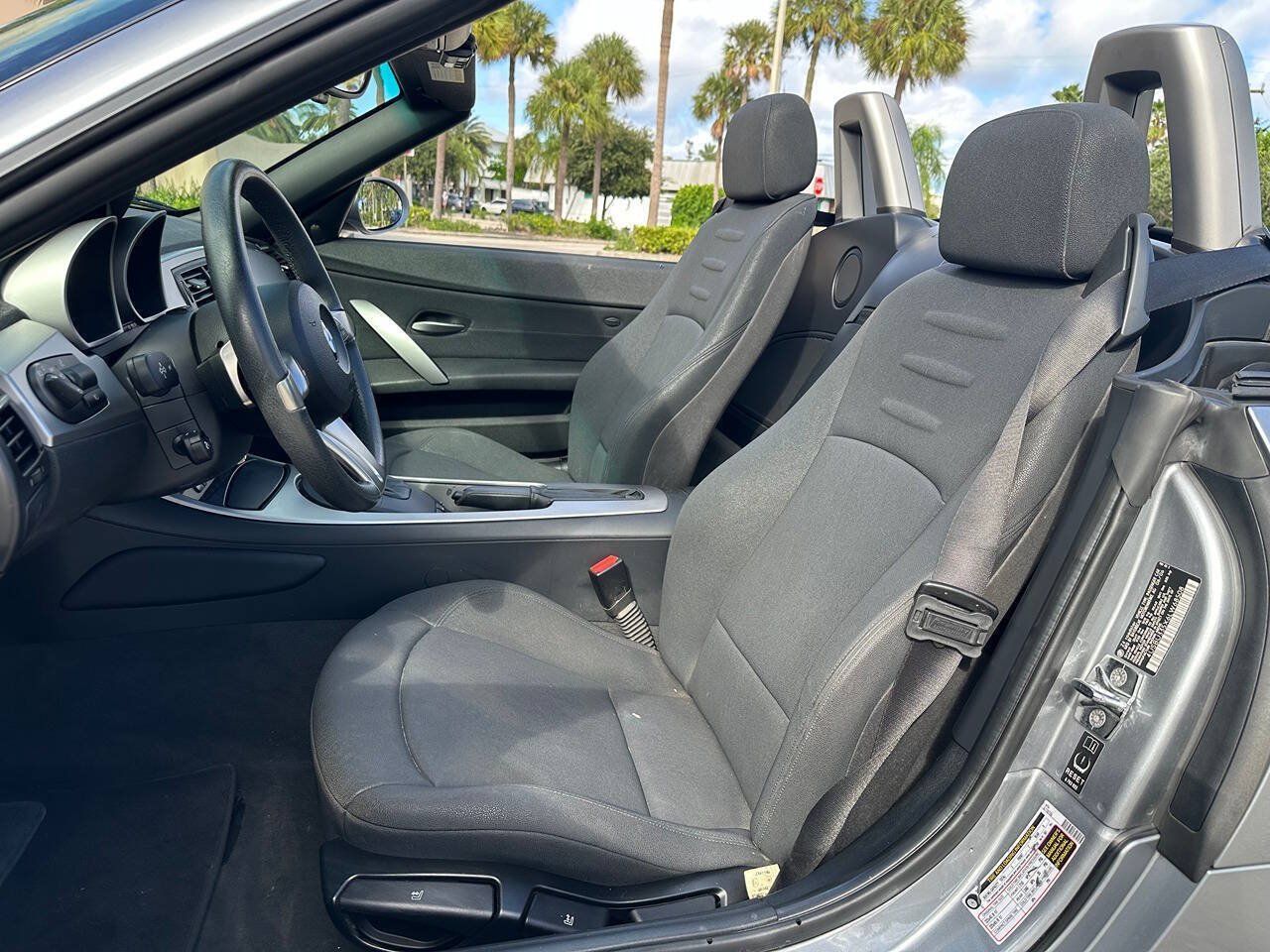 Used 2006 BMW Z4 3.0i RWD image 23