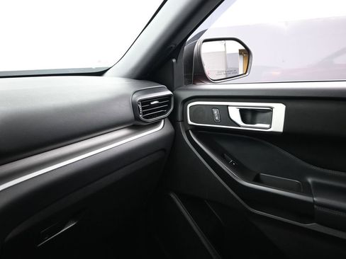 Used 2020 Ford Explorer XLT image 17