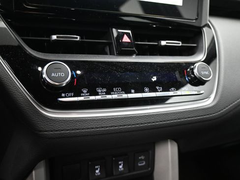 Used 2024 Toyota Corolla Cross XSE image 14