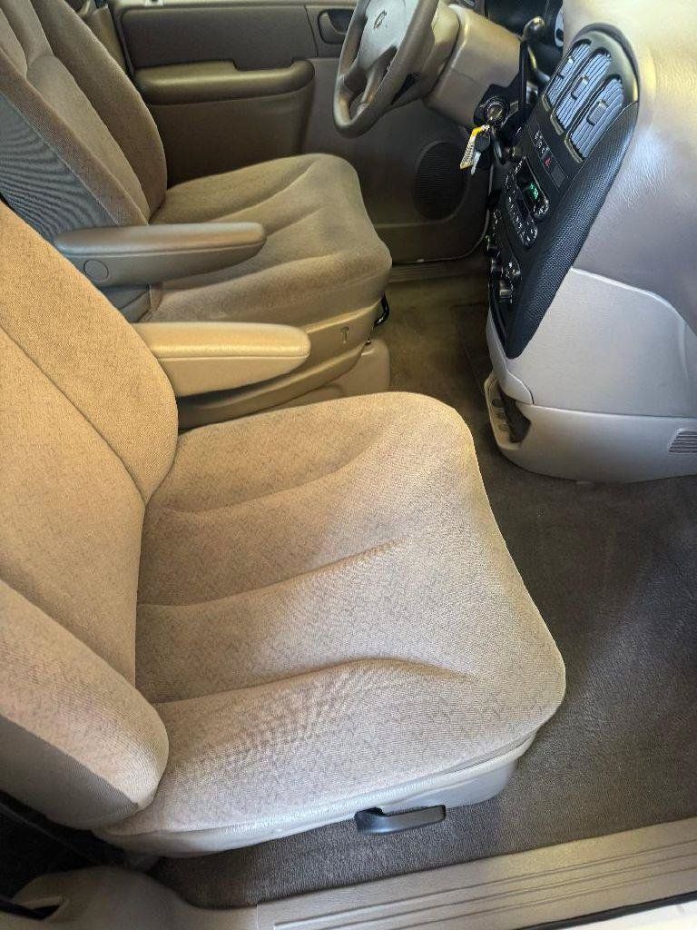 Used 2003 Dodge Caravan SE FWD image 25