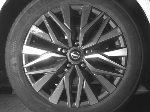 Used 2025 Nissan Altima 2.5 SV FWD image 15