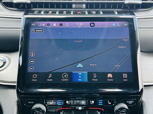 Used 2023 Jeep Grand Cherokee Limited w/ Luxury Tech Group II AWD/4WD image 5