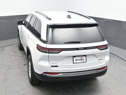 Used 2022 Jeep Grand Cherokee Laredo AWD/4WD image 34