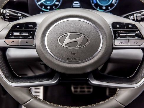 Used 2025 Hyundai Elantra SEL image 23