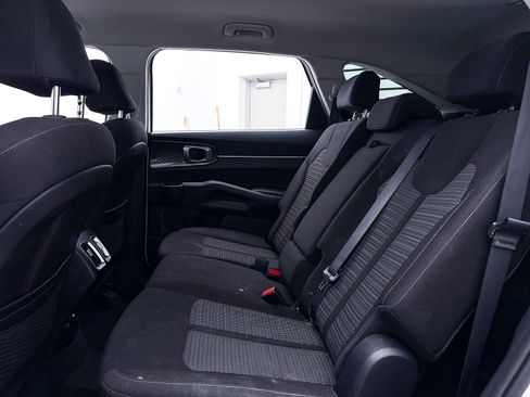 Used 2021 Kia Sorento LX image 28