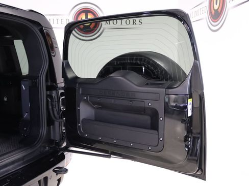 Used 2023 Land Rover Defender 110 V8 AWD/4WD image 13