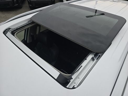 Used 2024 Kia Telluride EX AWD/4WD image 3