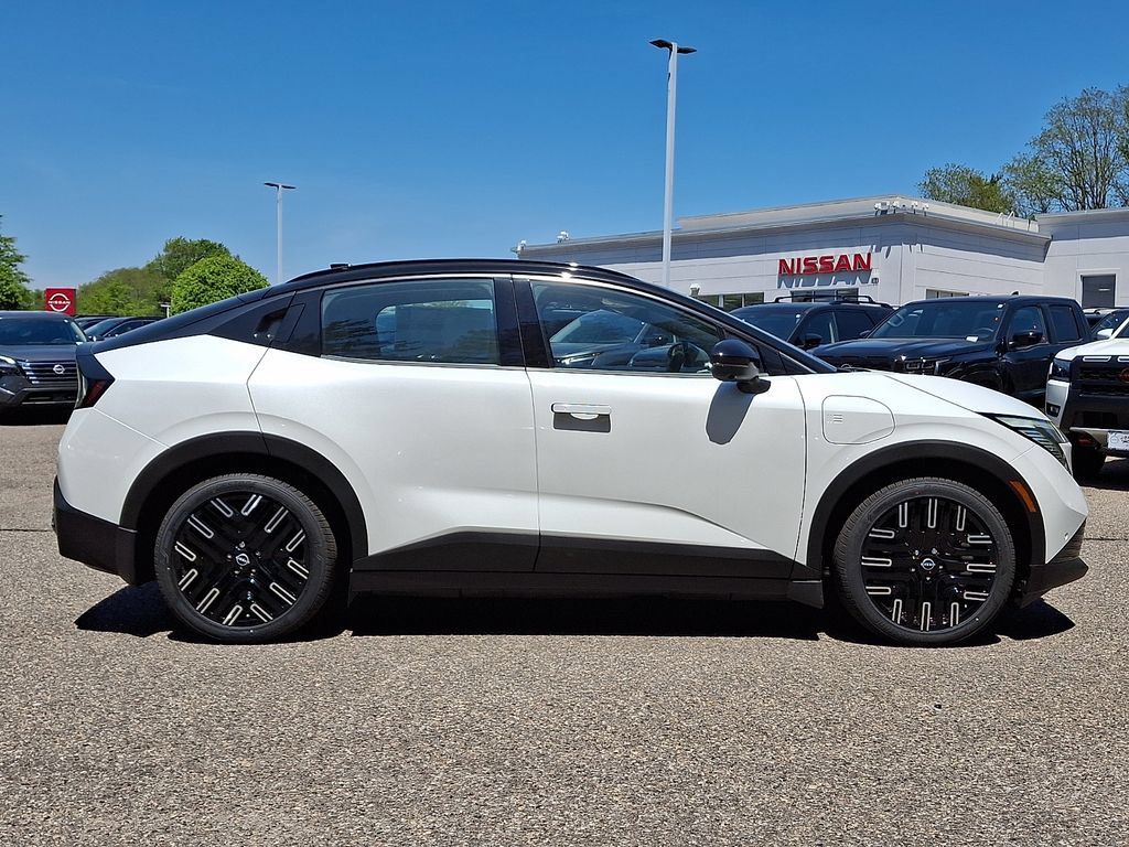 New 2026 Nissan Leaf Platinum+ w/ Cargo Package (Platinum+) FWD image 9