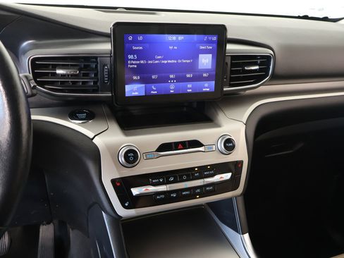 Used 2022 Ford Explorer XLT w/ Equipment Group 202A RWD image 5
