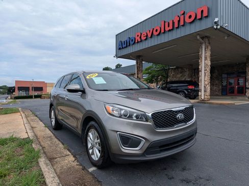 Used 2017 Kia Sorento L FWD image 1