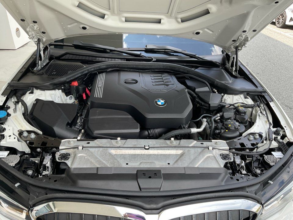 Used 2022 BMW 330i Sedan w/ Convenience Package RWD image 16