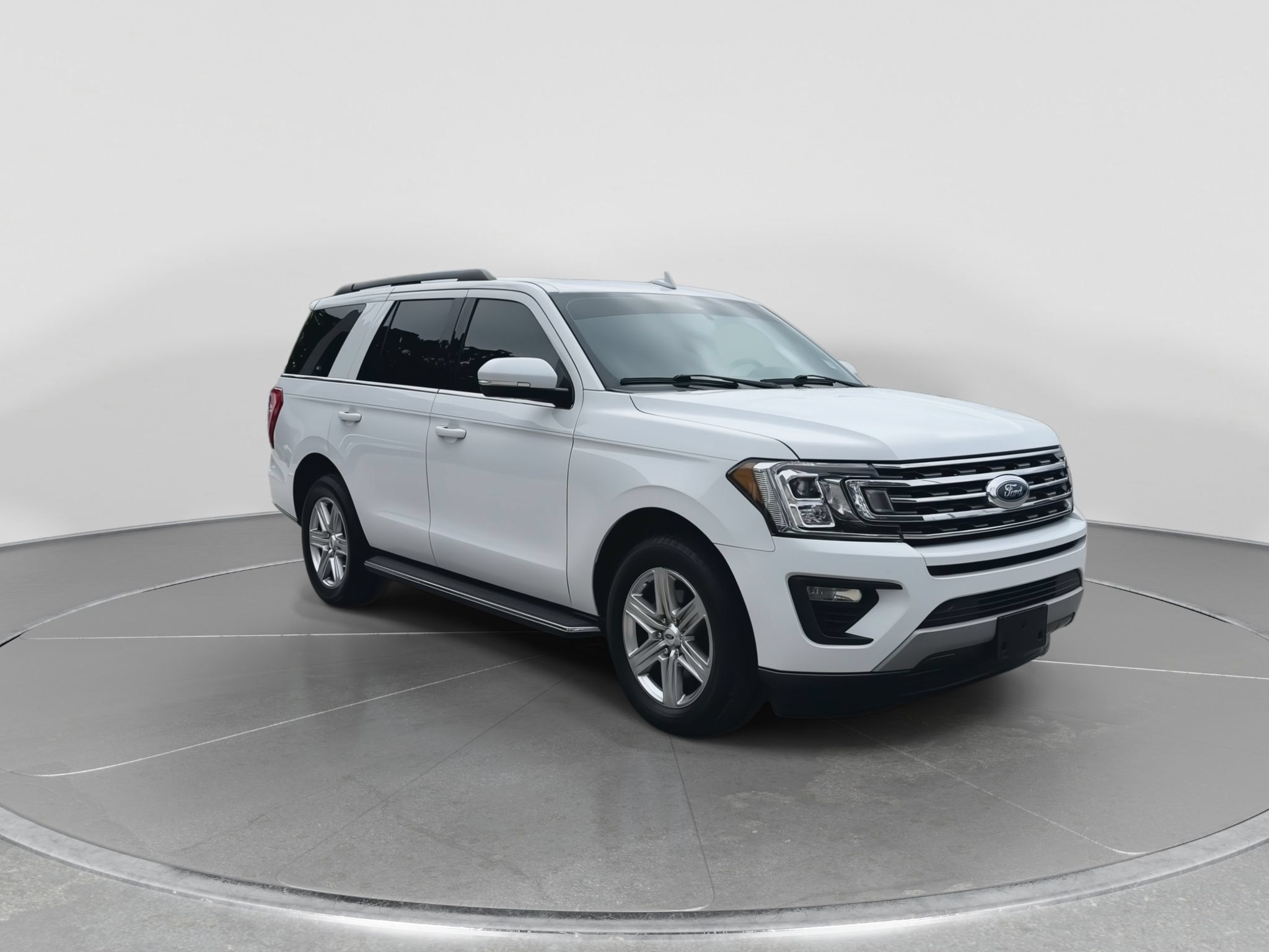 Used 2021 Ford Expedition XLT RWD image 2