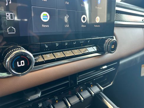 New 2025 GMC Canyon AT4 w/ Nightfall Edition image 18