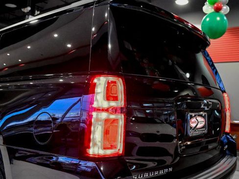 Used 2020 Chevrolet Suburban LT image 12