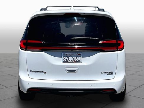 Used 2021 Chrysler Pacifica Limited AWD/4WD image 4