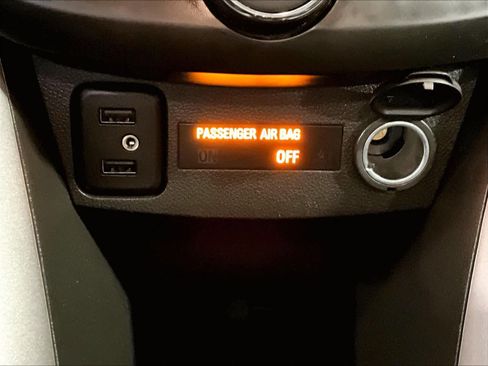 Used 2022 Chevrolet Trax LT w/ LT Convenience Package image 27