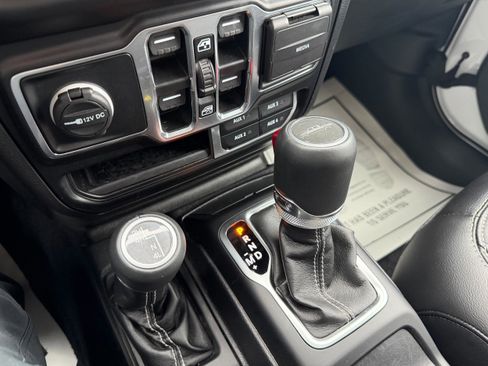 Used 2022 Jeep Gladiator Overland w/ Popular Equipment Package image 13