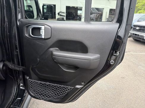 Used 2023 Jeep Gladiator Sport AWD/4WD image 16