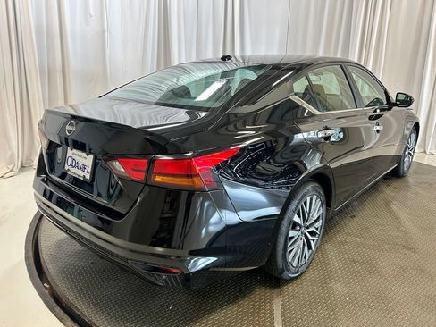 Used 2025 Nissan Altima 2.5 SV FWD image 27