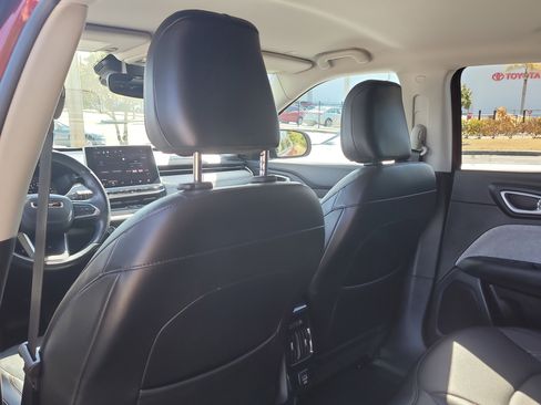 Used 2022 Jeep Compass Latitude image 13