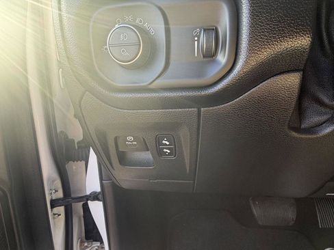 Used 2020 RAM 1500 Big Horn AWD/4WD image 11