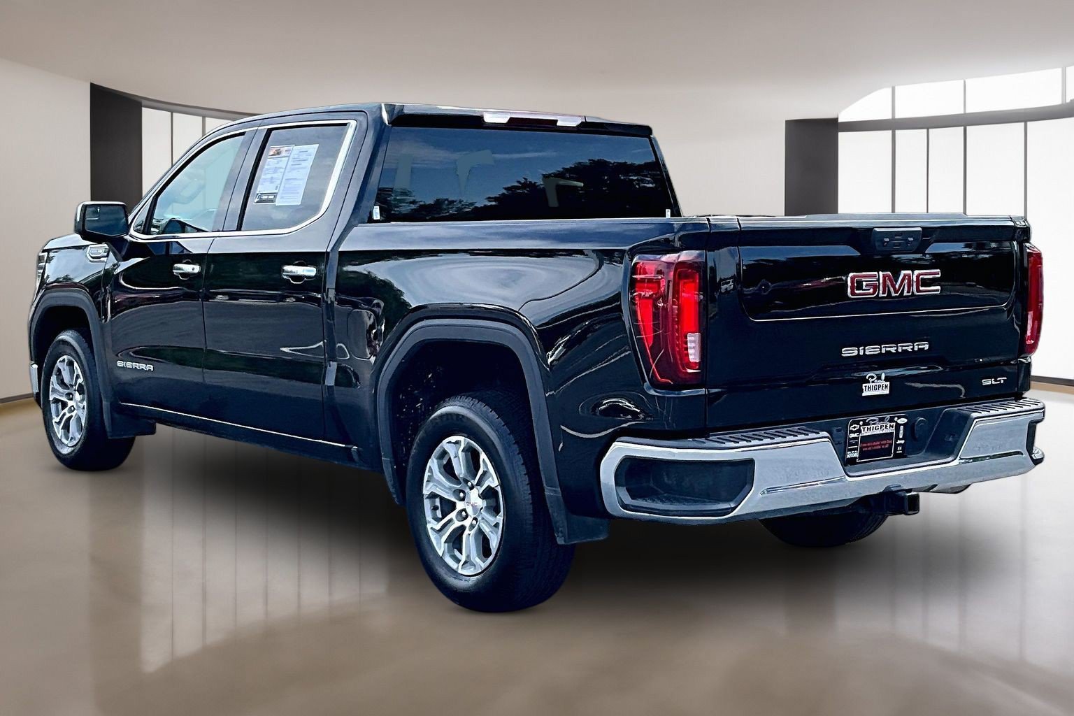 Used 2025 GMC Sierra 1500 SLT RWD image 5