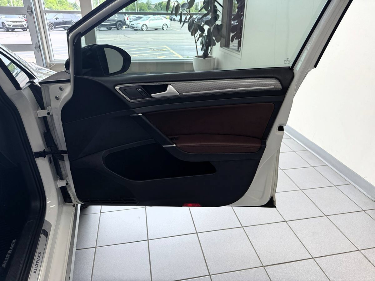 Used 2017 Volkswagen Golf Alltrack SE AWD/4WD image 14