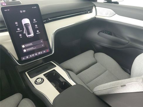 Certified 2025 Volvo EX90 Ultra AWD/4WD image 16