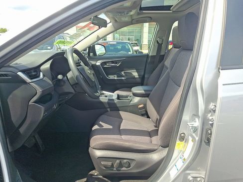 Certified 2021 Toyota RAV4 XLE w/ Convenience Package AWD/4WD image 14