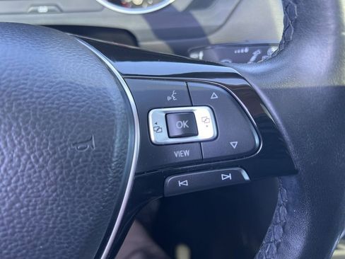 Used 2019 Volkswagen Tiguan SE image 60