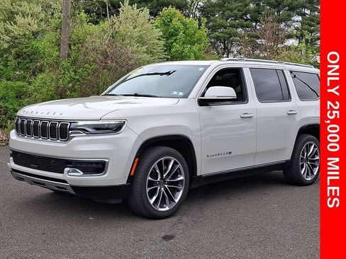 Used 2022 Jeep Wagoneer Series III w/ Premium Group I AWD/4WD image 3