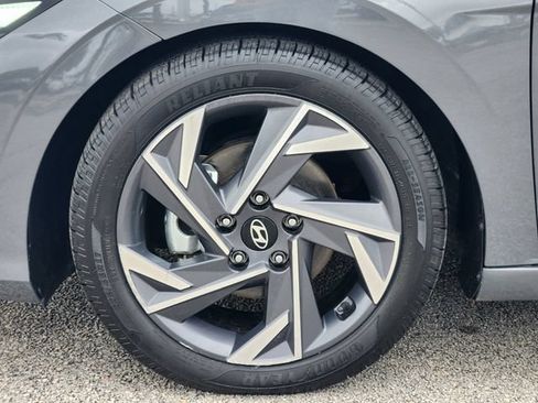 Used 2024 Hyundai Elantra Limited FWD image 8