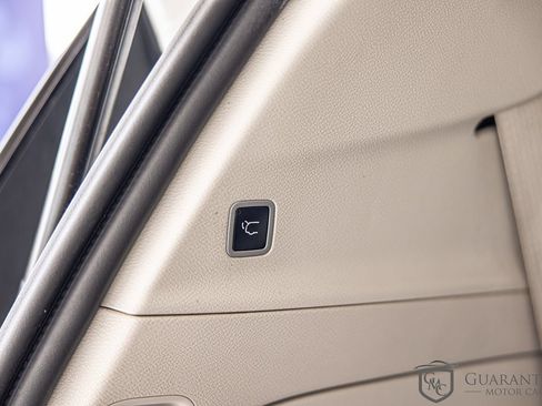 Used 2021 Chrysler Pacifica Touring-L FWD image 17