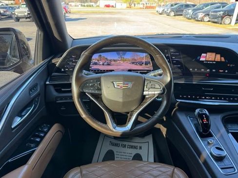 Used 2021 Cadillac Escalade Premium Luxury AWD/4WD image 18