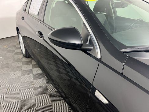 Used 2018 Buick Regal Preferred image 12