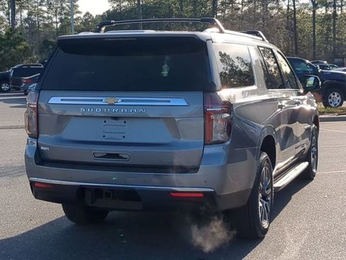 Used 2022 Chevrolet Suburban LT w/ LT Signature Package image 5