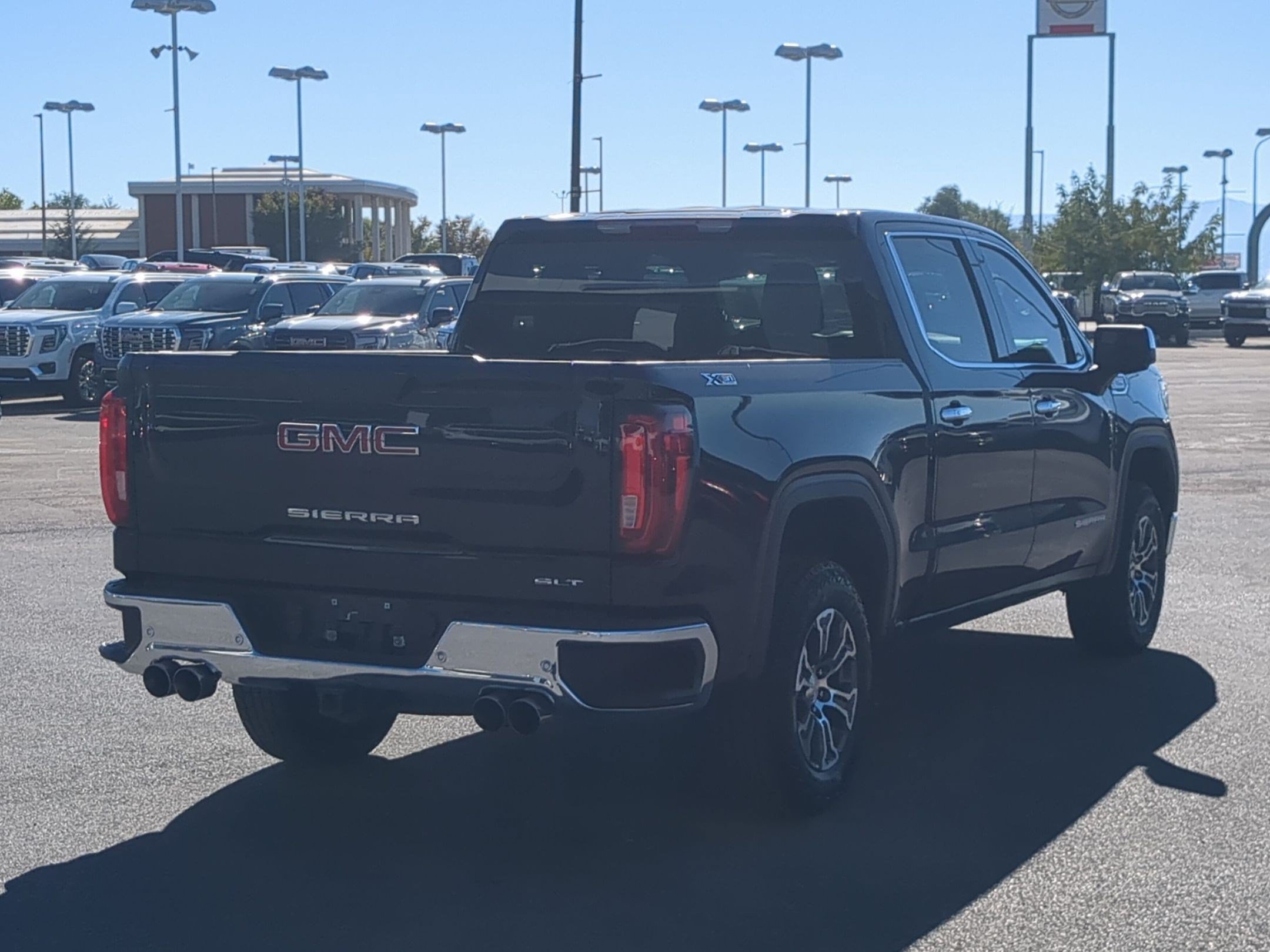 Used 2020 GMC Sierra 1500 SLT w/ Driver Alert Package I AWD/4WD image 5