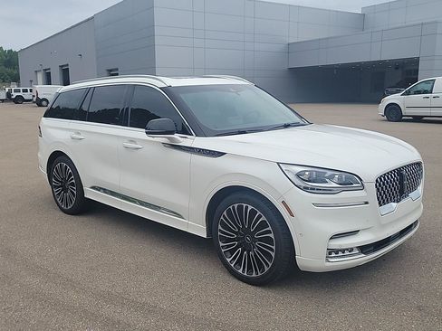 Used 2023 Lincoln Aviator Black Label w/ Dynamic Handling Package AWD/4WD image 7