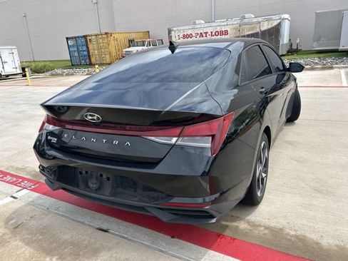 Used 2023 Hyundai Elantra SEL w/ Convenience Package FWD image 3