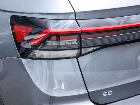 New 2025 Volkswagen Taos SE image 13