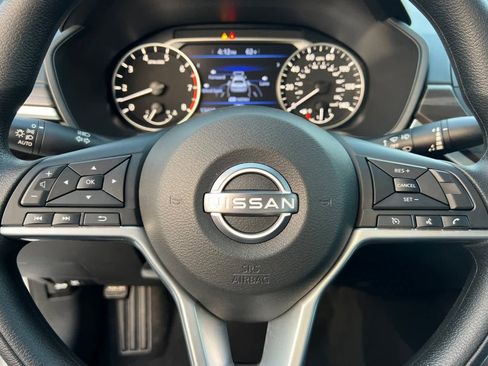 Used 2025 Nissan Altima 2.5 SV image 25