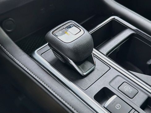 Used 2022 Nissan Pathfinder SL w/ SL Black Package FWD image 29