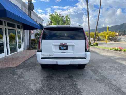 Used 2017 GMC Yukon XL SLT image 6